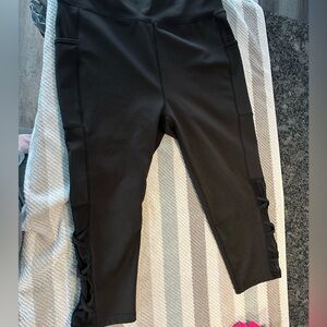 XL POP Fit capri Black Leggings with Side Details